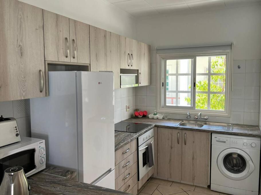 The Best Prime Location Lovely 1 Bedroom Apartment Paphos Ngoại thất bức ảnh