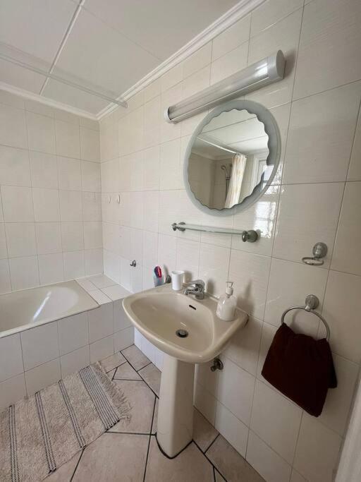 The Best Prime Location Lovely 1 Bedroom Apartment Paphos Ngoại thất bức ảnh